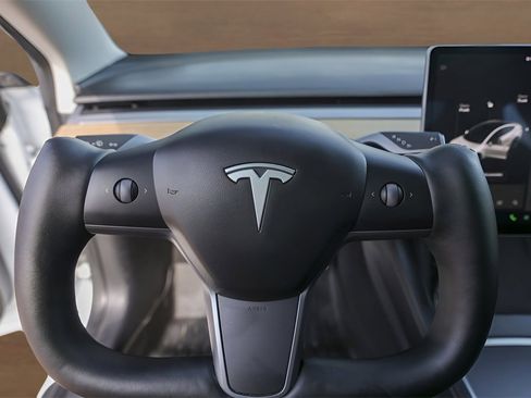 Used 2021 Tesla Model 3 Performance image 11