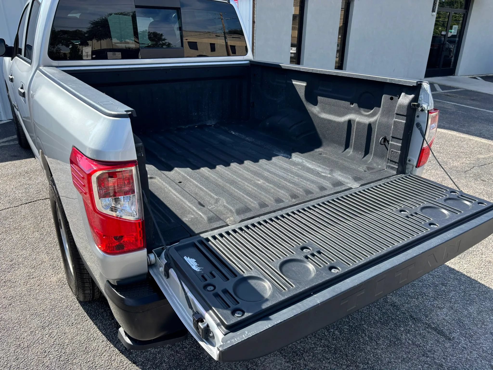 Used 2019 Nissan Titan S w/ S Utility Package RWD image 6
