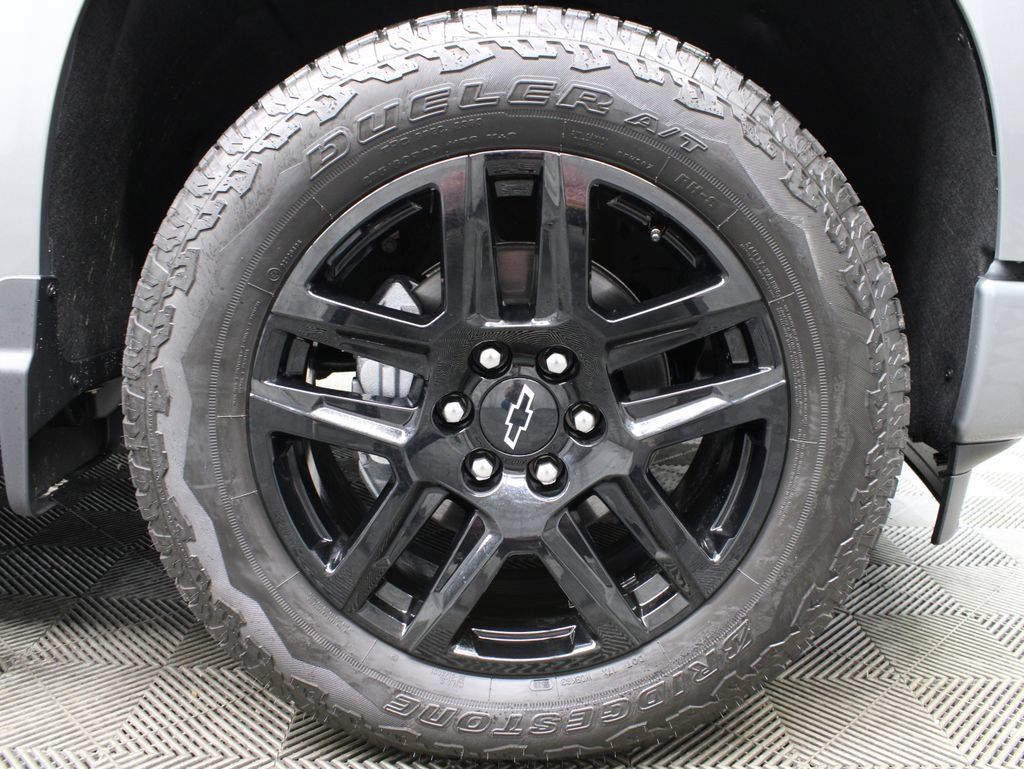 Used 2026 Chevrolet Silverado 1500 RST w/ RST Select Package AWD/4WD image 13