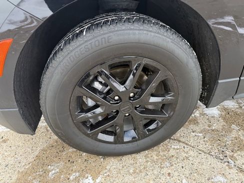 Used 2024 Chevrolet Equinox LT image 9