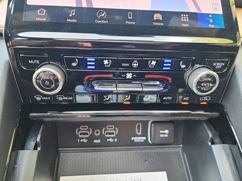 New 2025 Jeep Grand Cherokee Summit image 9