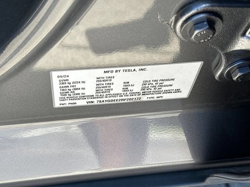 Used 2024 Tesla Model Y Long Range AWD/4WD image 29