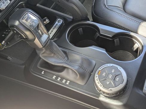 Used 2025 Ford Bronco Badlands image 20