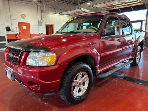 Used 2005 Ford Explorer Sport Trac XLT image 2