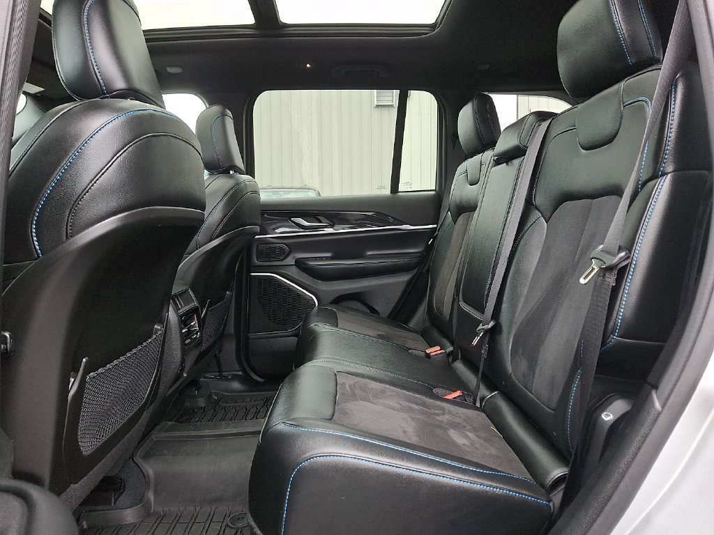 Used 2023 Jeep Grand Cherokee Trailhawk AWD/4WD image 10