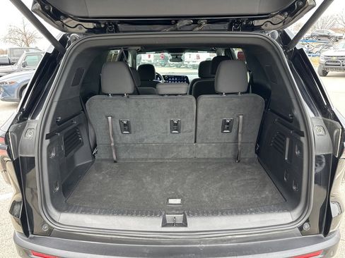 Used 2025 Chevrolet Traverse LT image 39