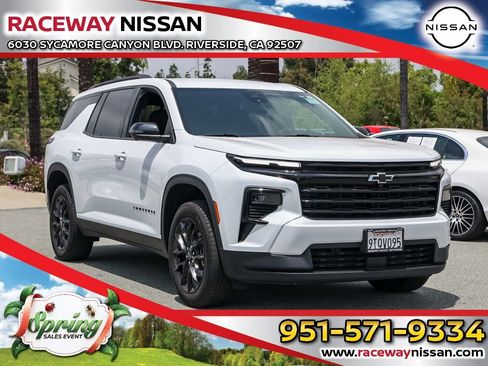 Used 2025 Chevrolet Traverse LT w/ Midnight/Sport Edition FWD image 1