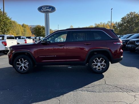 Used 2024 Jeep Grand Cherokee Limited image 7