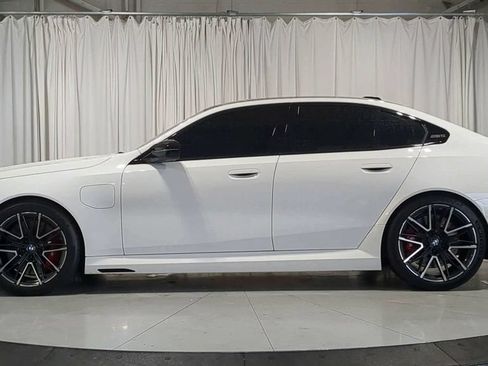 Used 2026 BMW M5 w/ Executive Package AWD/4WD image 5