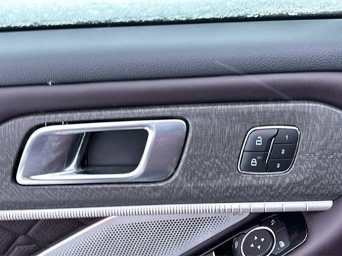 Used 2025 Ford Explorer Platinum w/ Ultimate Package image 9