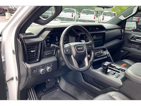 Used 2025 GMC Sierra 1500 AT4 w/ AT4 Premium Package AWD/4WD image 16