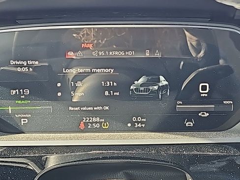 Used 2022 Audi e-tron Prestige w/ Prestige Package image 17