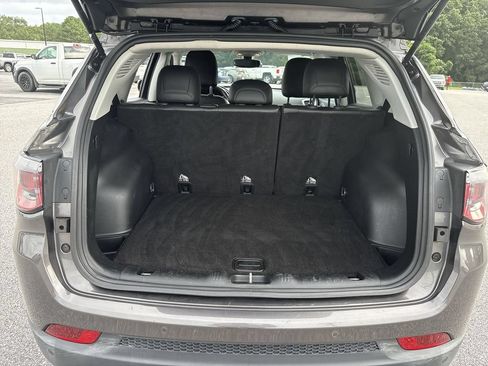 Used 2018 Jeep Compass Latitude w/ Popular Equipment Group FWD image 23
