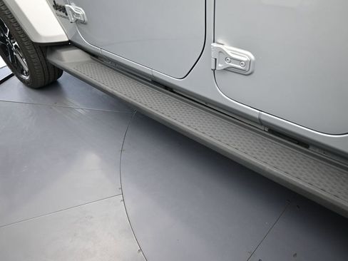 Used 2022 Jeep Gladiator Overland image 34