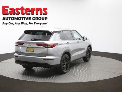 Used 2022 Mitsubishi Outlander SE image 39