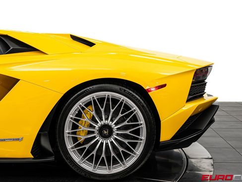 Used 2018 Lamborghini Aventador S AWD/4WD image 17