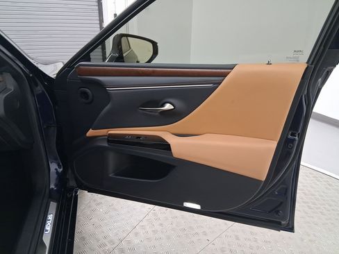 Certified 2025 Lexus ES 350 w/ Premium Package image 34