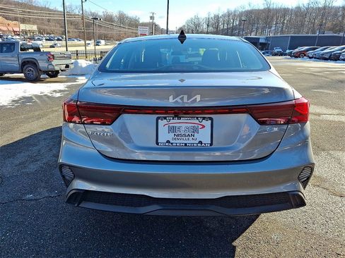 Used 2024 Kia Forte LXS w/ LXS Technology Package image 6