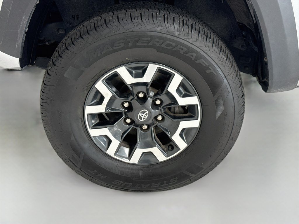 Used 2023 Toyota Tacoma TRD Off-Road w/ Technology Package AWD/4WD image 28