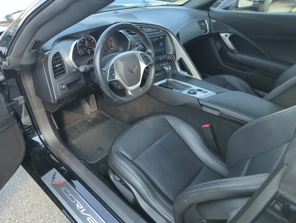 Used 2017 Chevrolet Corvette Stingray Coupe w/ Z51 1LT RWD image 10