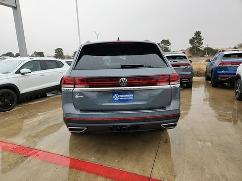 New 2026 Volkswagen Atlas SE image 6