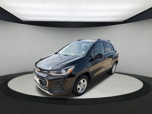 Used 2019 Chevrolet Trax LT w/ LT Convenience Package FWD image 3