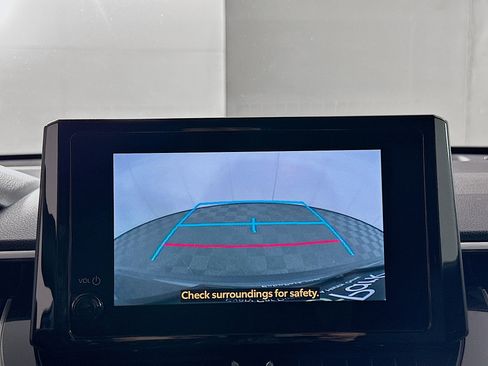 Used 2024 Toyota Corolla Cross LE image 22