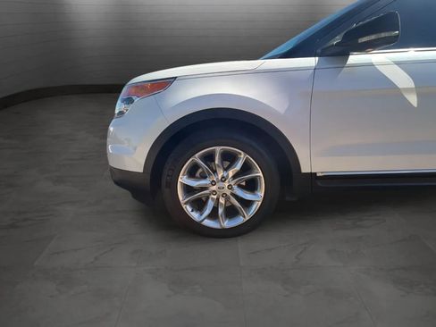 Used 2013 Ford Explorer XLT FWD image 26