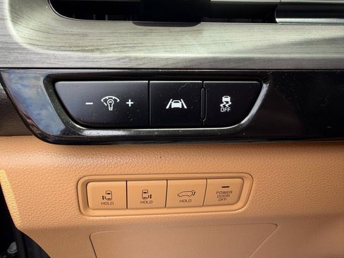 Used 2024 Kia Carnival EX FWD image 28