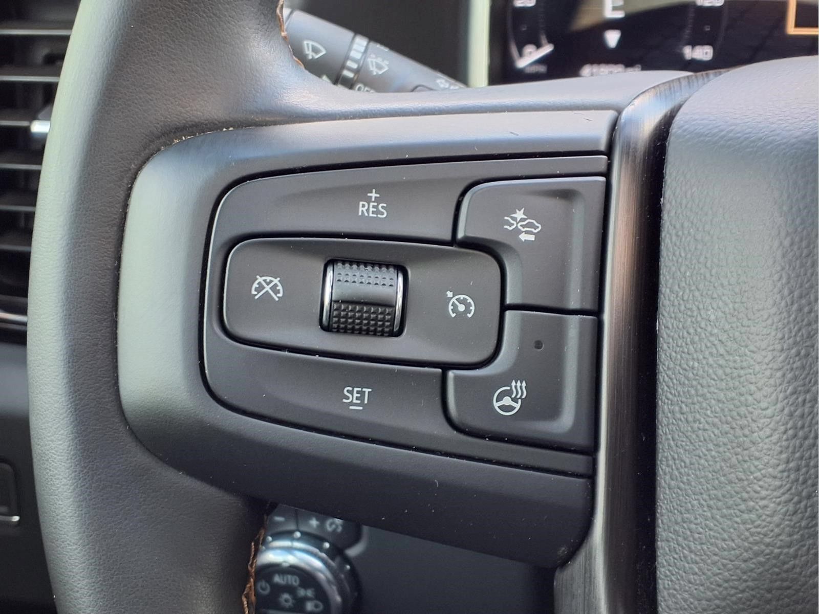 Used 2025 GMC Sierra 2500 AT4 w/ AT4 Premium Plus Package AWD/4WD image 17