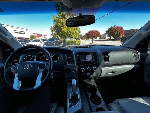 Used 2016 Toyota Sequoia Limited image 19