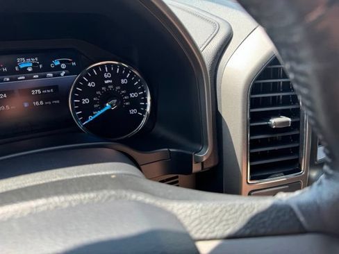 Used 2018 Ford Expedition XLT w/ Equipment Group 202A AWD/4WD image 34