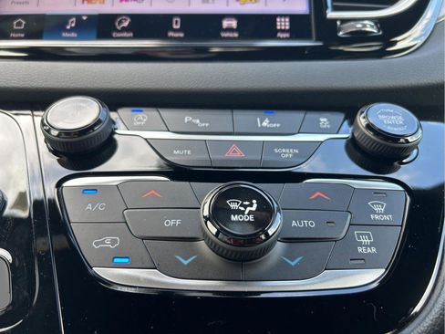 New 2026 Chrysler Voyager LX image 18