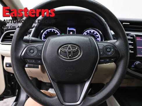 Used 2019 Toyota Camry LE w/ Convenience Package FWD image 10