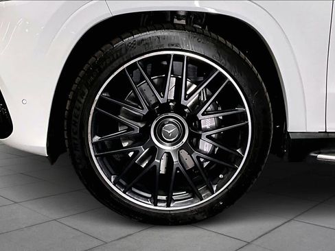 Used 2025 Mercedes-Benz GLS 63 AMG 4MATIC image 11