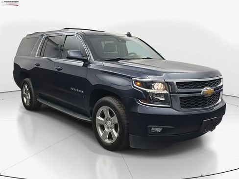 Used 2017 Chevrolet Suburban LT image 2