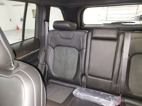 New 2026 Jeep Grand Cherokee Laredo image 12