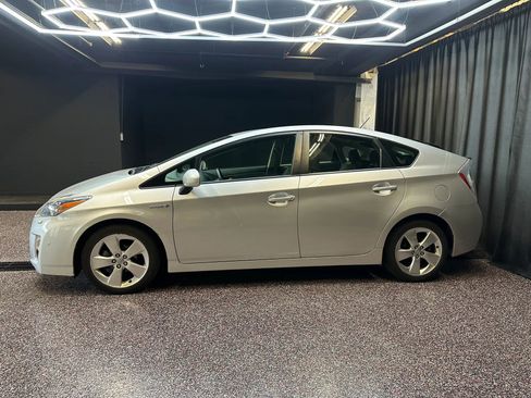 Used 2010 Toyota Prius Five FWD image 4