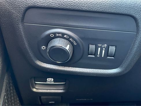 New 2025 Jeep Grand Cherokee Altitude image 17