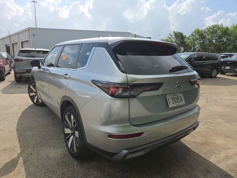 Used 2025 Mitsubishi Outlander SE image 7