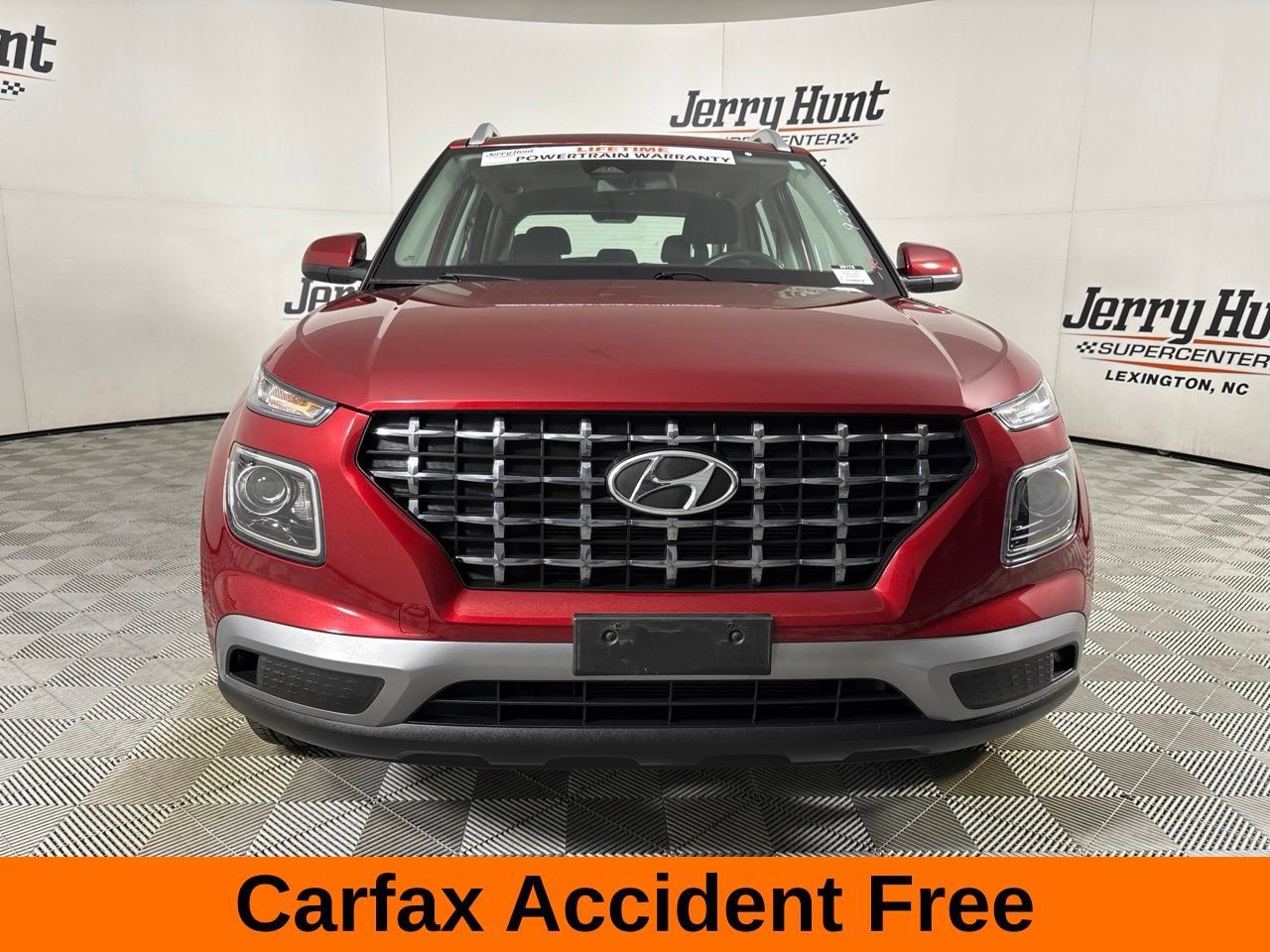 Used 2024 Hyundai Venue SEL FWD image 3