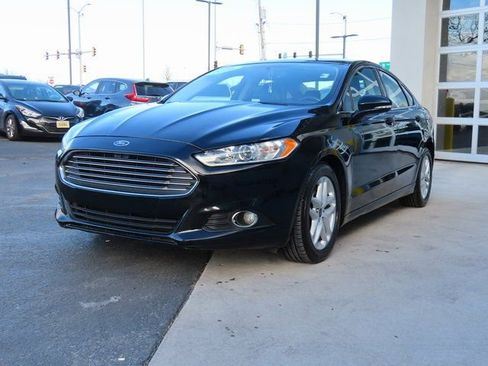 Used 2016 Ford Fusion SE w/ Equipment Group 202A image 3