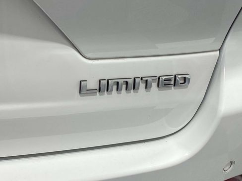 Used 2023 Jeep Grand Cherokee Limited AWD/4WD image 8