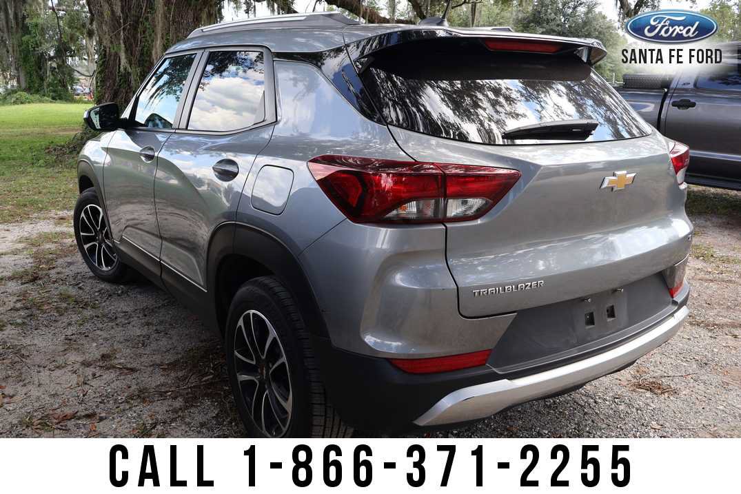 Used 2024 Chevrolet TrailBlazer LT FWD image 2