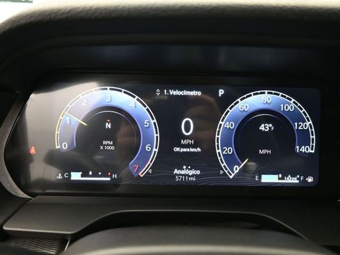 Used 2025 Jeep Grand Cherokee Laredo image 11