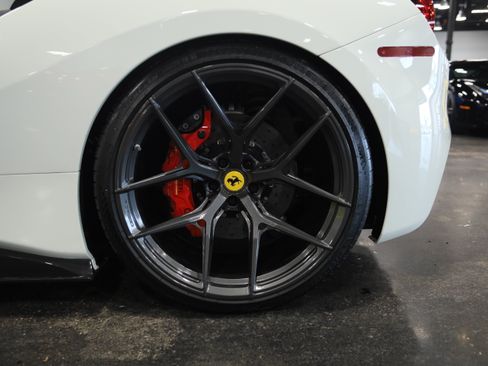 Used 2018 Ferrari 488 GTB RWD image 12