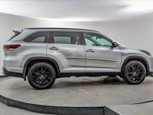 Used 2019 Toyota Highlander SE image 9