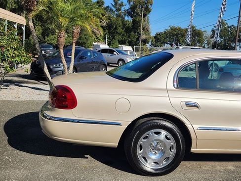 Used 2001 Lincoln Continental image 11