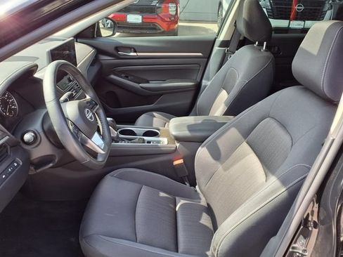 Used 2023 Nissan Altima 2.5 SV w/ SV Premium Package FWD image 16