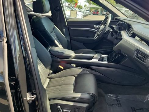 Used 2023 Audi e-tron Chronos AWD/4WD image 19